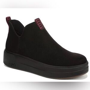 Ryka Women's Black and Pink Slip-On Sneakers
